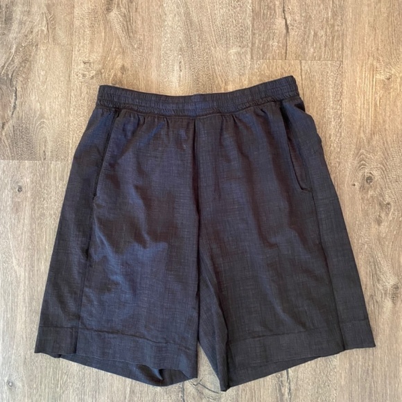 Lululemon Shorts Size Large Black - Picture 8 of 8